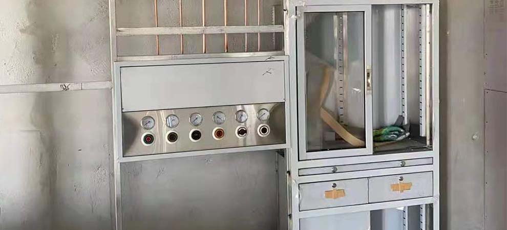 医用净化气体吊塔安装与墙面气体终端安装工程技术对比-标久净化工程